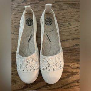 Women’s size 10 Authentic American Heritage SO, like new.  Tan